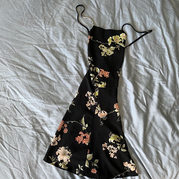 Open back floral dress - Picture 2 of 5